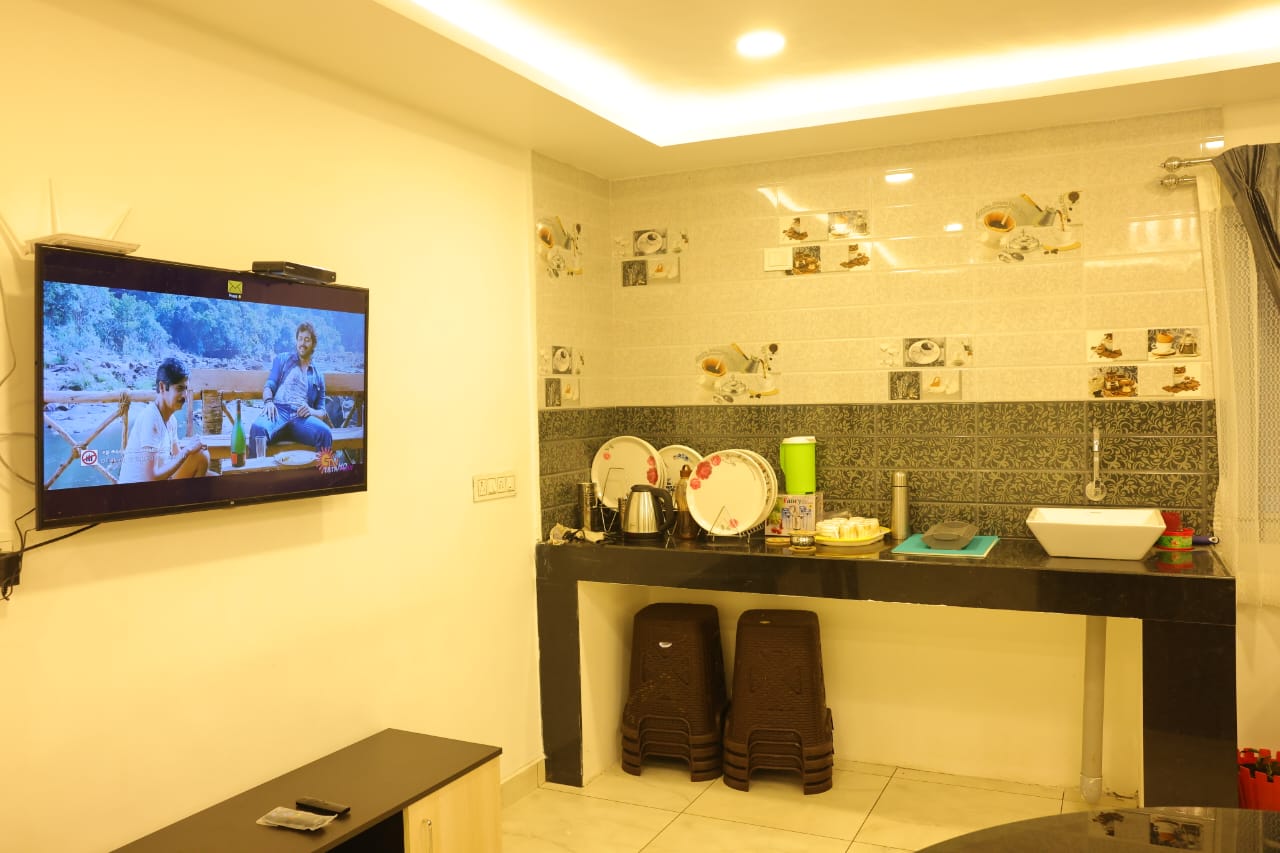 Living area with television at Janyas Homestay Kodaikanal